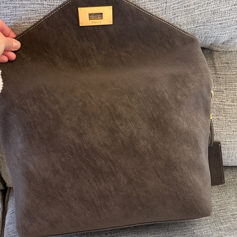 Brown Envelope Flap Women's Shoulder Bag with Gold Hardware - Picture 6 of 6